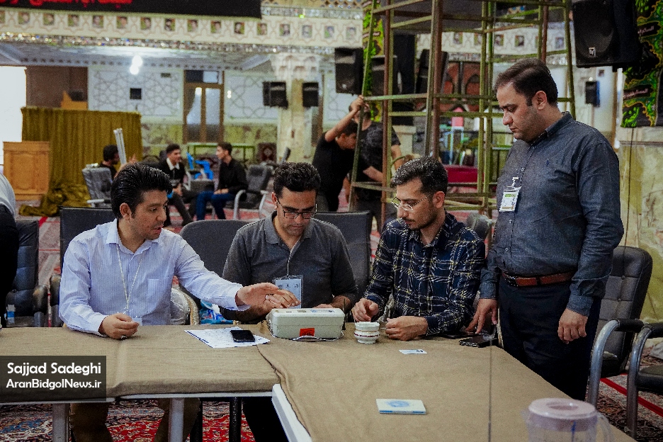 گزارش تصویری از حضور مردم در پای صندوق های رای در آران و بیدگل